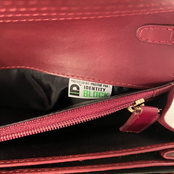 Celine Dion Long Wallet with Strap - Picture 5 of 6